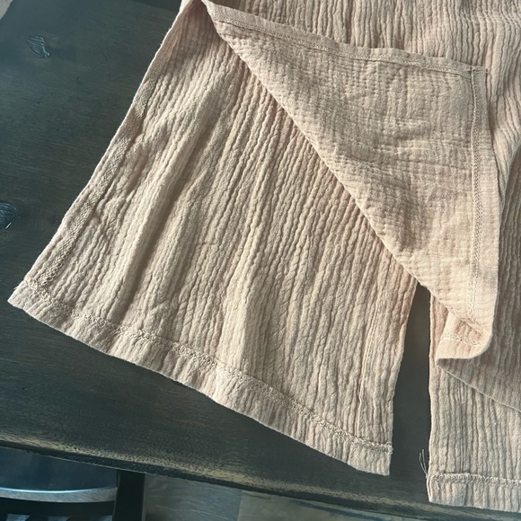 Light linen button down shirt - Picture 3 of 4